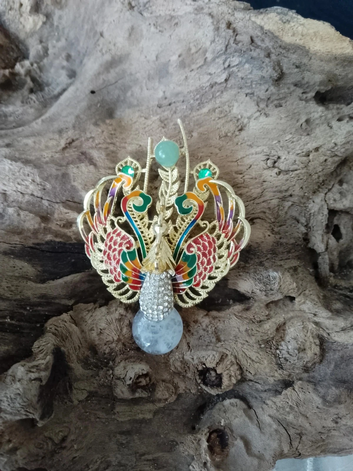 Broche paon doré et vert avec pierres naturelles